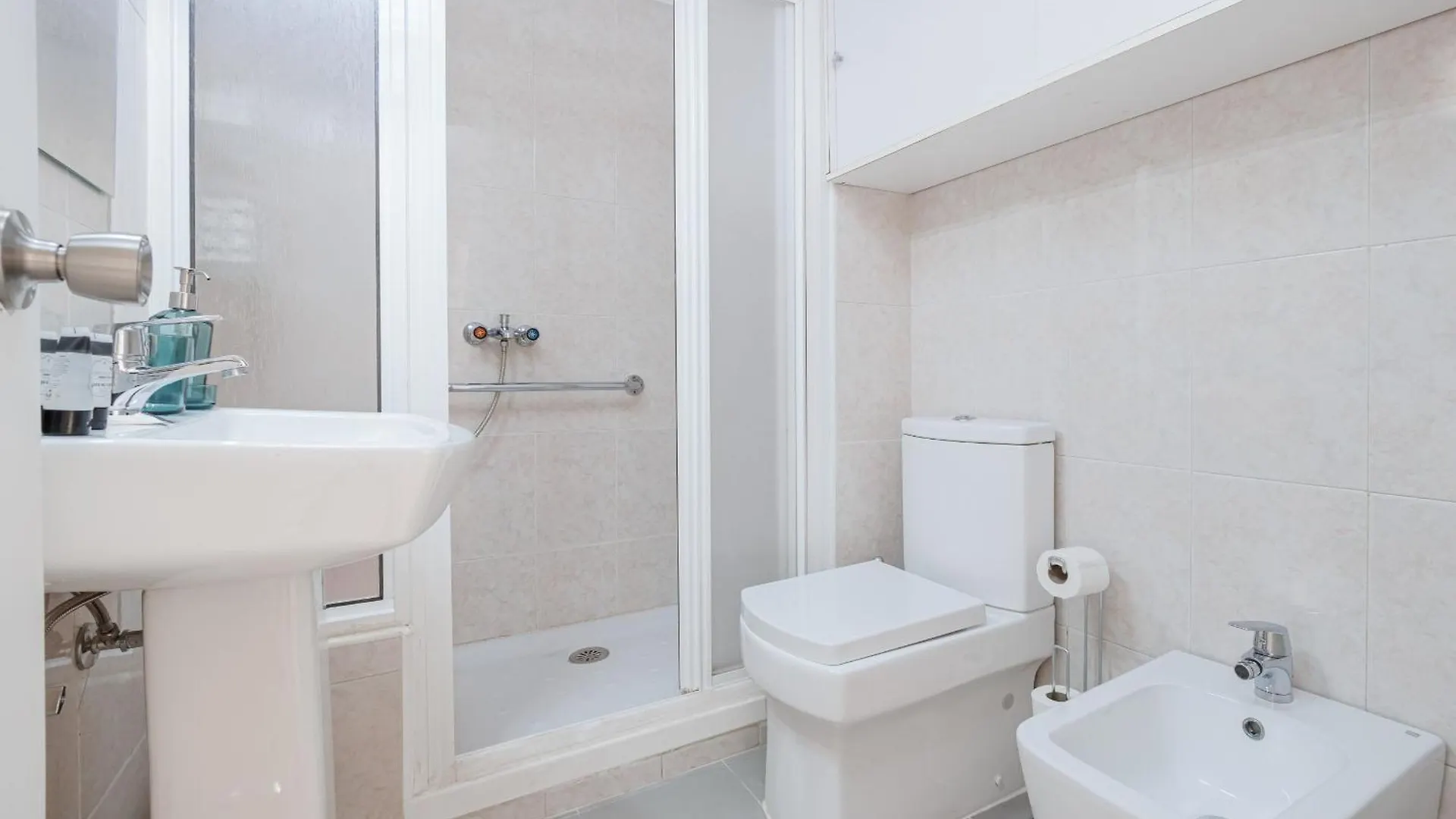 C03 Bright 3 Bdr With Terrace City Center Malaga Apartment