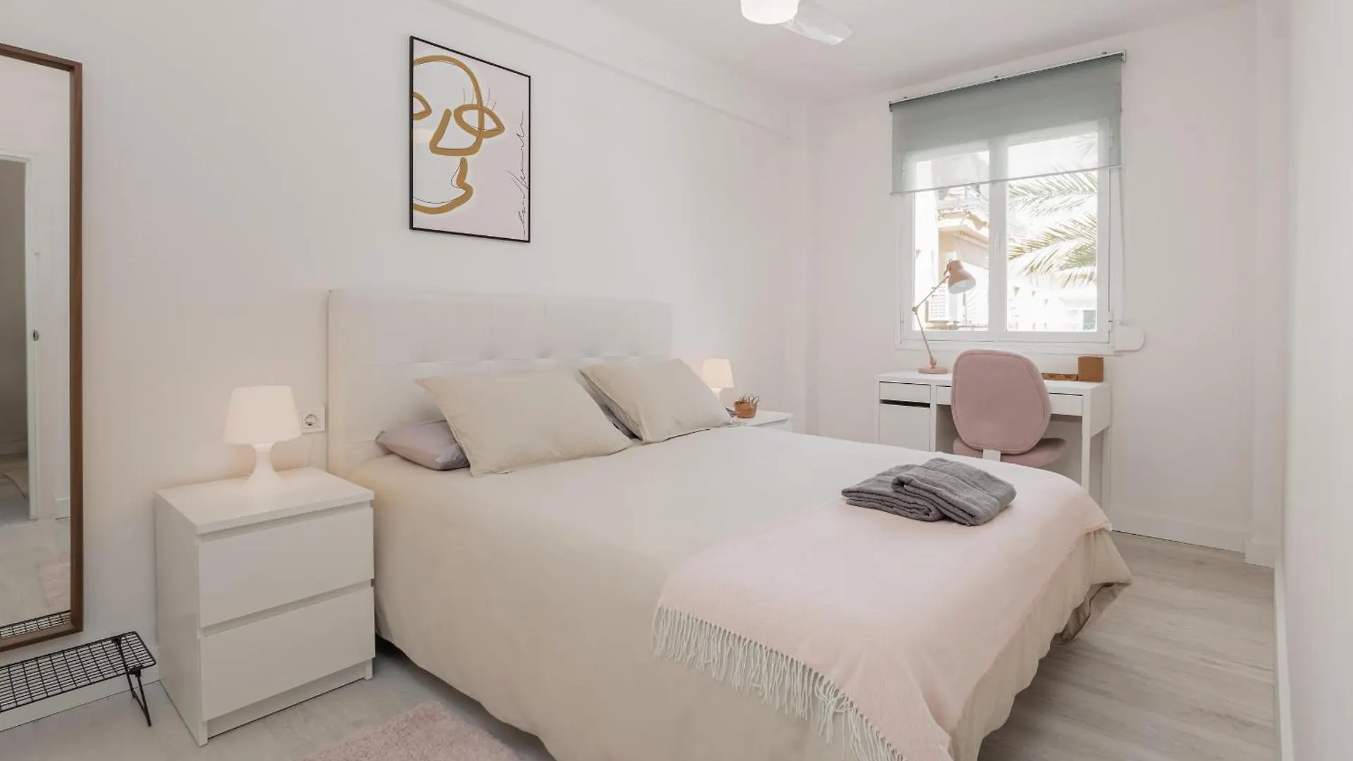 Apartment C03 Bright 3 Bdr With Terrace City Center Malaga